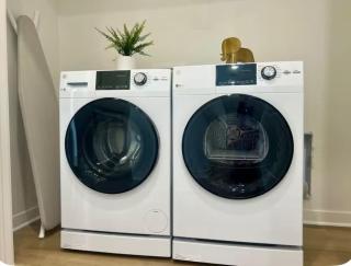 WorkerFriendly Gym Pool WasherDryer A plus Location - 8