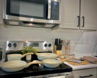 WorkerFriendly KINGbed A plus Location Washer Wifi Pool - 4