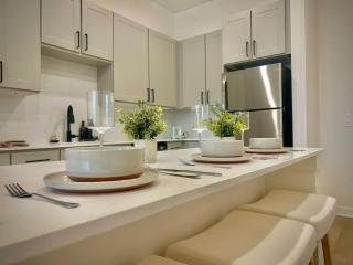 WorkerFriendly KINGbed A plus Location Washer Wifi Pool - 3