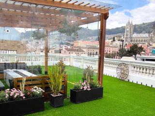 The Cubicle Hostal- Rooftop Gothic Cathedral views - 5