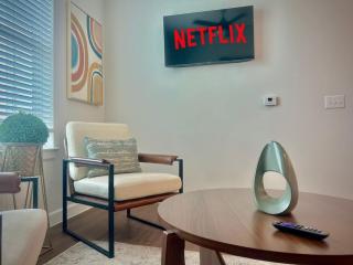 WorkerFriendly washer dryer gym pool A plus location - 8