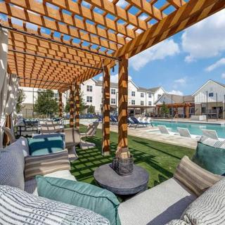 WorkerFriendly washer dryer gym pool A plus location - 7