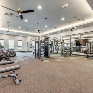 WorkerFriendly washer dryer gym pool A plus location - 5