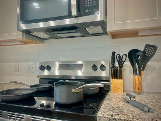 WorkerFriendly washer dryer gym pool A plus location - 3