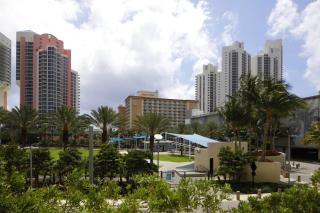 Beautiful Sunny Isles apt 1br with PRIVATE TERRACE - 1