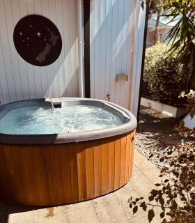 Modern Costal Escape-with Spa - 9