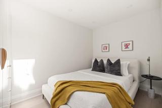 Stylish 2BR Toronto Condo Comfort & Convenience - 9