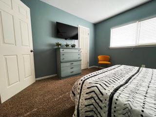 Full Kitchen, Beautiful & Brilliant Apt B - 5