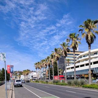 Chic Bondi Retreat - Modern Beachside Gem with Private Deck - 6