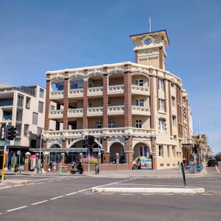 Chic Bondi Retreat - Modern Beachside Gem with Private Deck - 7