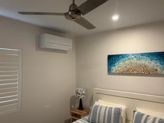 Aqua Promenade Beachfront Holiday Apartments - 4