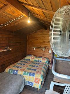 Pequeña cabaña con wifi, cocina, pequeña pileta y vistas a las sierras - 9