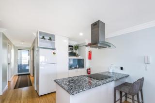 Oceans Waves - Luxury Apartment with ocean views - 2