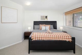 Wynnum Waves Retreat-3 Bedroom Coastal Escape - 5