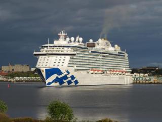 Scenic Harbour View House Waterfront - 7