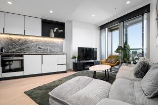 West Side Explore Downtown Melb in Chic Condo - 9