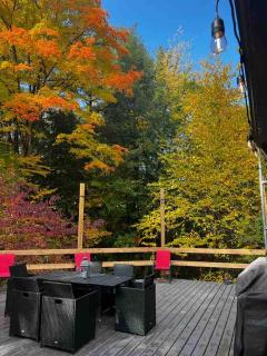 Cottage getaway in the city, for intimate family gathering - 3