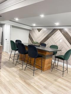 Cottage getaway in the city, for large gatherings - 2