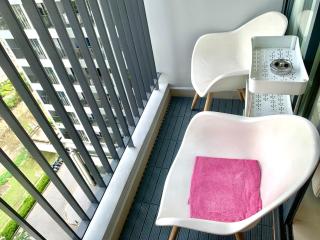 Pool view Elegant Apartment - 5