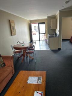 Woodbourne Tavern and Motel - 8