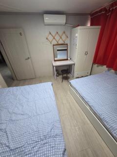 Park's Guesthouse near Gwangalli beach in Busan - 9