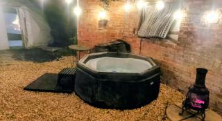 Secret Heated Dome, Hot Tub,Firepit Projector in Lincoln - 0