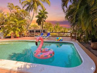 Peaceful Canalfront Escape Private Pool & Views - 0