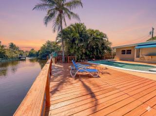 Peaceful Canalfront Escape Private Pool & Views - 9
