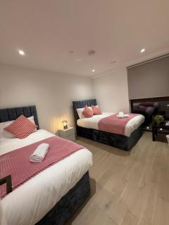 Boleyn Apartment in London - 9