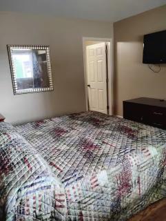 Gated - 1 King Bed 1 Bath Apt with Full Kitchen 103 - 3