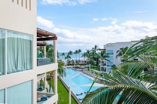 Elements Penthouse 14 condo - 0