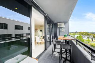 Modern Lakeside Living at Monarc - 2BR w parking - 4