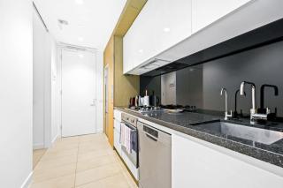 Modern Lakeside Living at Monarc - 2BR w parking - 2