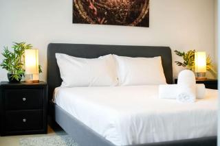 Modern Lakeside Living at Monarc - 2BR w parking - 1