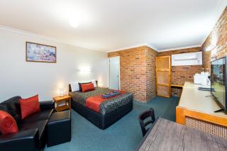 Wondai Colonial Motel & Ivory's Restaurant - 9