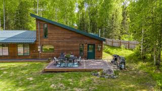 Cozy Lakefront Retreat - 0
