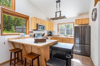 Cozy Lakefront Retreat - 5
