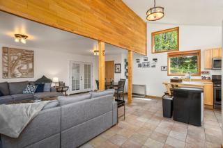 Cozy Lakefront Retreat - 1