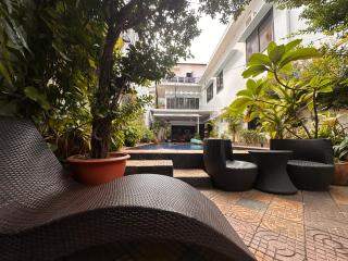 Birdcage Boutique - 6