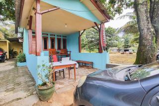 RedDoorz near Pantai Ujung Genteng 2 - 1