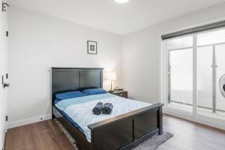 Spacious Home • 3BR • Close to Whyte and Downtown - 2