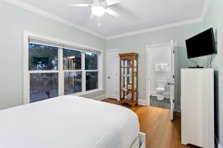 AV15-42: 15 42nd Avenue - 3