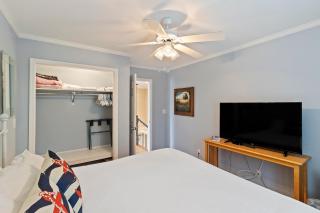 AV8-53: 8 53rd Avenue - 4