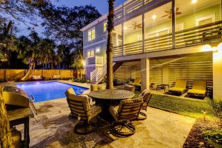 AV11-32: 11 32nd Avenue - 3