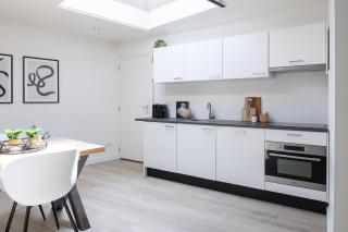 Family-friendly Apartment With Garden & Parking - 8