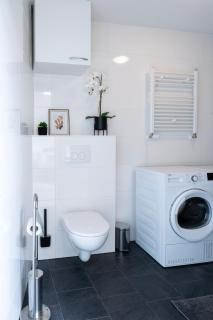 Family-friendly Apartment With Garden & Parking - 4