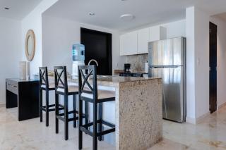 Elements Penthouse 14 condo - 1