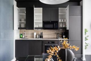 Modern 4BR Home Sleeps 12 Steps to CN Tower - 1