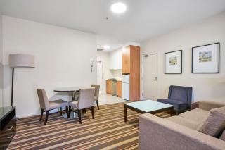 Central City Suite Steps to Bourke & Swanston - 8