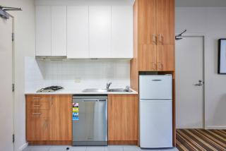 Central City Suite Steps to Bourke & Swanston - 6